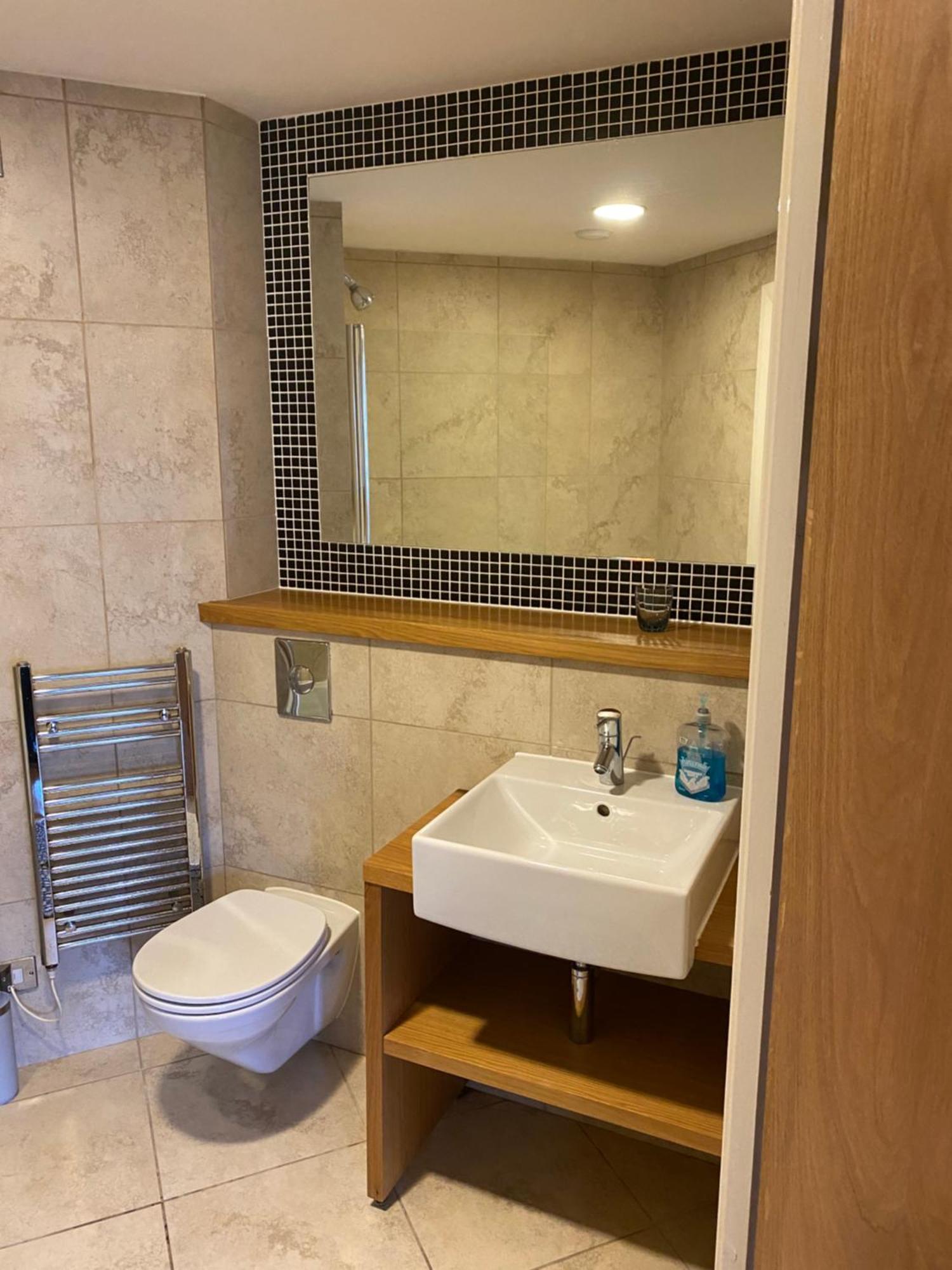 Afpl Hosting Apartment Durham Bagian luar foto